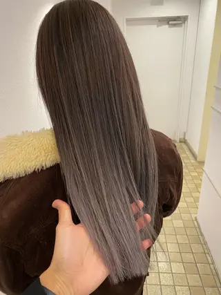 ロング カラー ヤクシジ レンのヘアスタイル