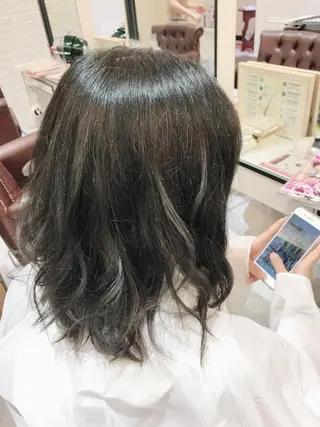 ミディアム カラー 粟田 めぐみのヘアスタイル