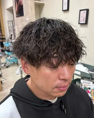 パーマ メンズ 会社で浮かない ビジネスヘア/心斎橋のヘアスタイル