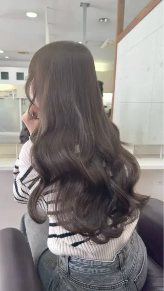 カラー Hip's eyes meiのヘアスタイル