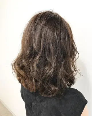 ミディアム カラー Miru by INCE HAIRのヘアスタイル