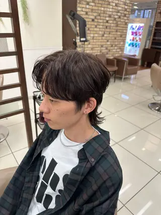 メンズ メンズ特化シャドウパ ーマラウンドマッシュのヘアスタイル