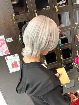 ミディアム カラー ホワイト系はお任せ /ブリーチ/店長岩崎のヘアスタイル
