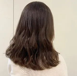 カラー 山口 莉奈のヘアスタイル