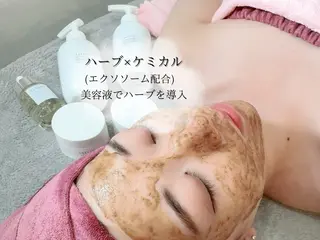 毛穴レス ハーブ＆ ワックス脱毛×光脱毛のエステ・リラクイメージ