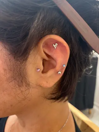 韓国レイヤー🪽 耳ツボジュエリーのヘアスタイル