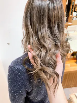 セミロング カラー パーマ 白髪ぼかしハイライト 柳川拓哉のヘアスタイル