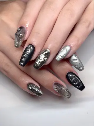 ネイル moca心斎橋店 Aina🐈⬛🤍のネイルデザイン