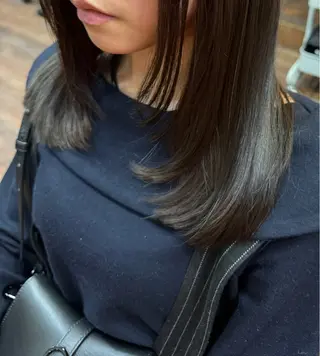 セミロング 丹 由佳のヘアスタイル