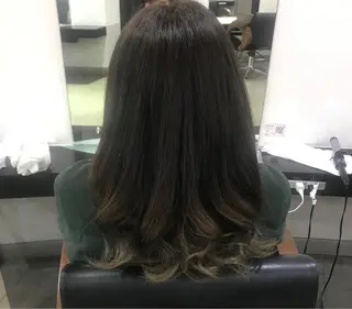 セミロング カラー ヘアアレンジ 烏山 達也のヘアスタイル