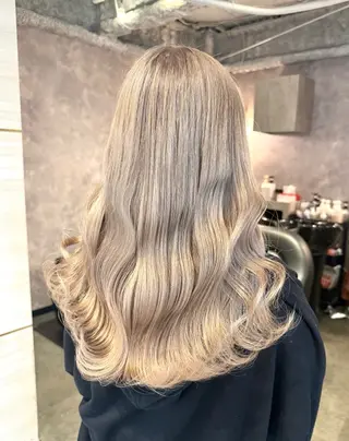 ロング 🌱巴結生🌿大宮 ☁️ミルクティーのヘアスタイル