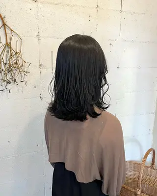 セミロング カラー 暗髪とオリーブ🌿 渡辺拓人のヘアスタイル
