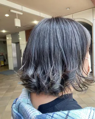 ショート カラー 横山 千春のヘアスタイル