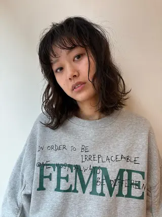 セミロング パーマ 淀 小南津のヘアスタイル