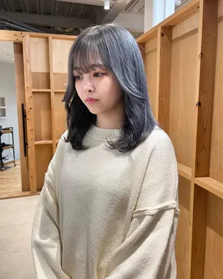 セミロング 🩵albis/めい 大宮/ブリーチ🦋のヘアスタイル