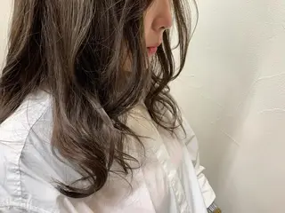 ロング 三好 羽美のヘアスタイル