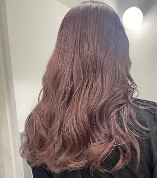 ロング 広島:ミルキーカラー tsumaのヘアスタイル