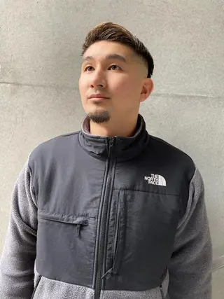カラー メンズ 顔まわりレイヤー デザインカットのヘアスタイル