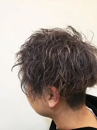 メンズ ショート パーマ カラー 特殊パーマ 片山恭兵のヘアスタイル