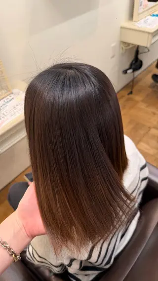 ミディアム 南草津/トレンドカラ ー/パーマ 西村美月のヘアスタイル