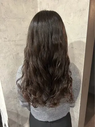 ロング Yuzumi／ ハイトーン／パーマのヘアスタイル