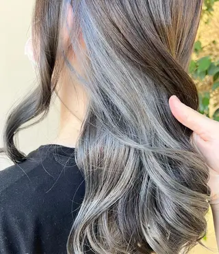 ロング カラー bh.maara デザイン／ハイトーンのヘアスタイル