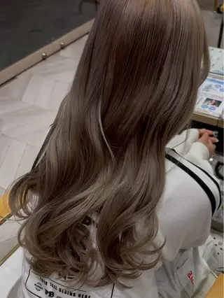 ロング カラー 印藤 菜羽のヘアスタイル