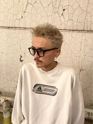 ショート カラー メンズ フェザーパーマ浦和 スパイキーショートのヘアスタイル