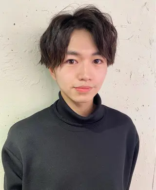 メンズ 推しカラー オタク美容師 山本のヘアスタイル