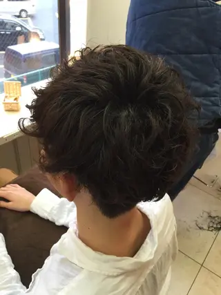ショート パーマ メンズ 吉岡 三四朗のヘアスタイル