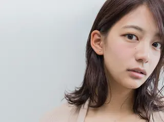 ミディアム ツジガキ ユウスケのヘアスタイル