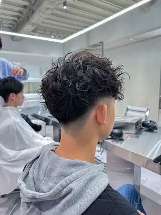 ショート メンズ 波巻きスパイラルパー マ/シャドウパーマ駿のヘアスタイル