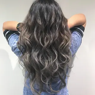 ロング カラー ヘアアレンジ Zina渋谷エリア マネージャShionのヘアスタイル