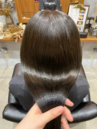 カラー 今枝莉菜 上品なツヤカラーのヘアスタイル