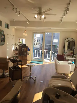 MAKEーUP WARMのヘアスタイル