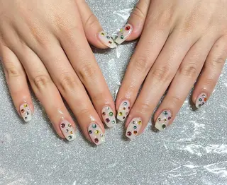 ネイル VIERU 🌈🎀💖のネイルデザイン