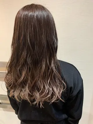 セミロング カラー 蓮見  友里のヘアスタイル