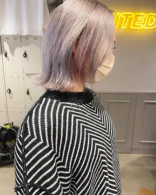 カラー ハイトーン×レイヤー カットTAKUMIのヘアスタイル