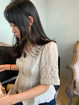 ロング SAKINO. ベージュカラーのヘアスタイル