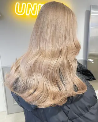 ロング カラー ハイトーン×レイヤー カットTAKUMIのヘアスタイル