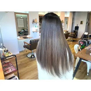 ロング カラー ツキダテ ユイのヘアスタイル