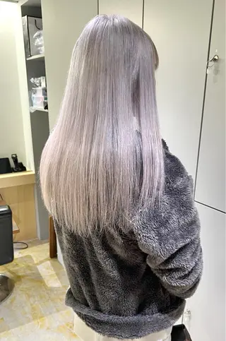 ロング カラー RAIMA ケアハイトーンのヘアスタイル