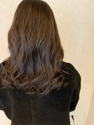 ミディアム Lit.豊橋 夏目のヘアスタイル
