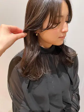 ミディアム カラー 片岡 由依のヘアスタイル