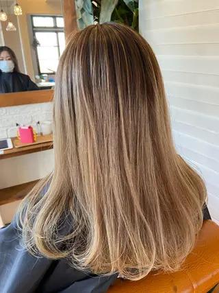 カラー 井上 歩美のヘアスタイル