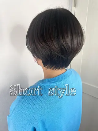ショート 小顔レイヤー/韓国/ 美髪矯正/艶カラーのヘアスタイル