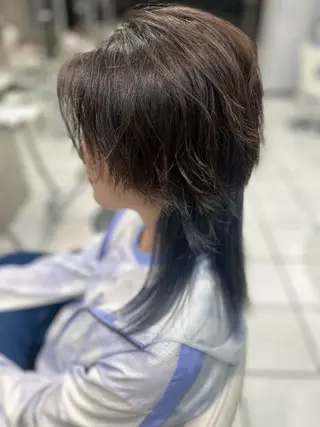 ミディアム カラー アートディレクター 尾内 友美のヘアスタイル