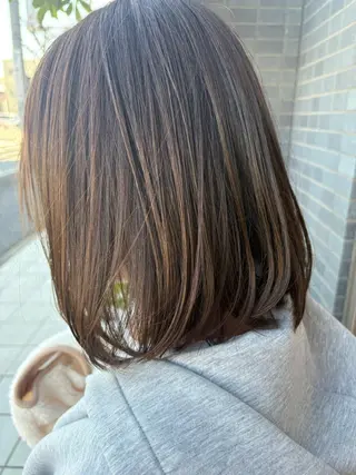 カラー 知久 絢音のヘアスタイル