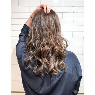 ロング EIGHT plum TOKIOリミテッドのヘアスタイル