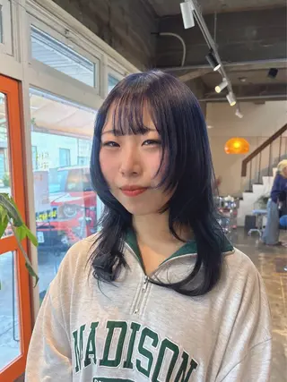 セミロング shiho/レイヤー /透明感カラーのヘアスタイル